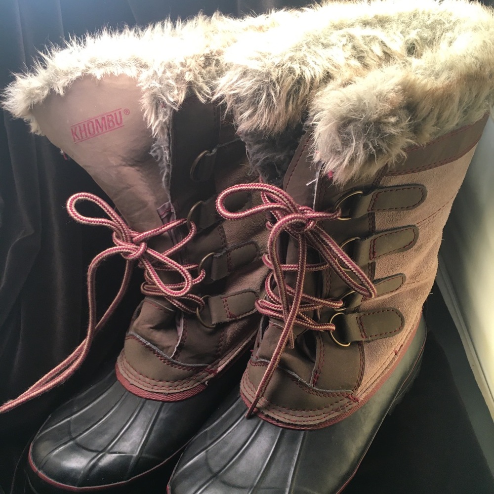 Khombu waterproof lace up boots US size 8 tan